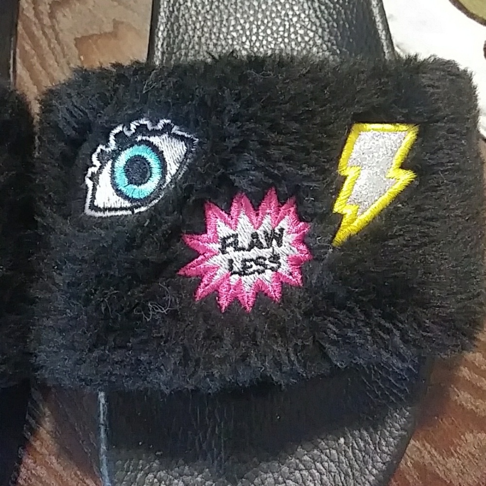 Slippers - Picture 2 of 3